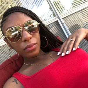 Meet your Posher, Loreal